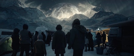 Échale un vistazo al nuevo tráiler de "Moonfall"