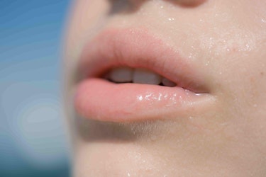 Exfolia tus labios, presume la sonrisa debajo del cubrebocas
