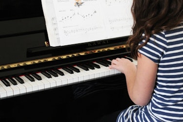 Sitios web gratuitos para aprender sobre música