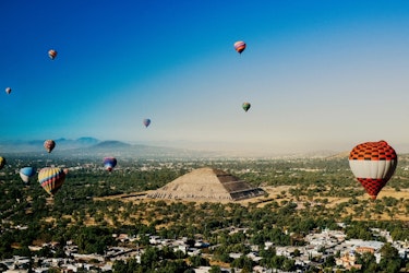 Vive una noche ancestral en el RocKampamento Teotihuacan