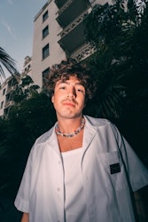 Surf Mesa lanza su nuevo sencillo, "Manzanita"