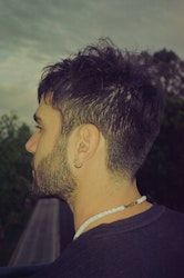 Bruno Moya lanza el tema "Algo raro"