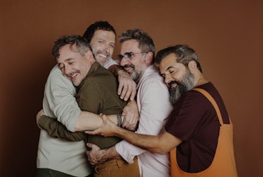 Love of Lesbian presentan "La Hermandad" y anuncia gira por México