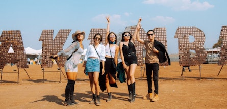 Dale play al fuego: ¿ya escuchaste la playlist oficial de Akamba?