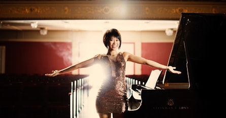 Por primera vez en el Auditorio Nacional, Yuja Wang dirigirá desde el piano a la Mahler Chamber Orchestra