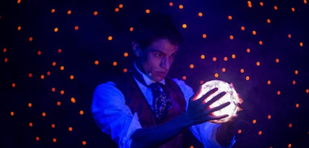 "La desilusión de la ilusión" vuelve al Helénico con magia y música en vivo