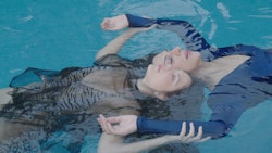 Zemmoa e Ilse Hendrix presentan "Pausa", una canción que encuentra en la serenidad una nueva forma de celebrar la vida