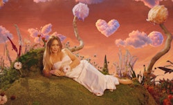 Hilary Duff lanza “CATastrophe”, canción original para "El Gato con Sombrero"