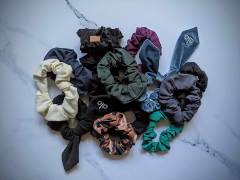 Scrunchies y tendencias para el cabello