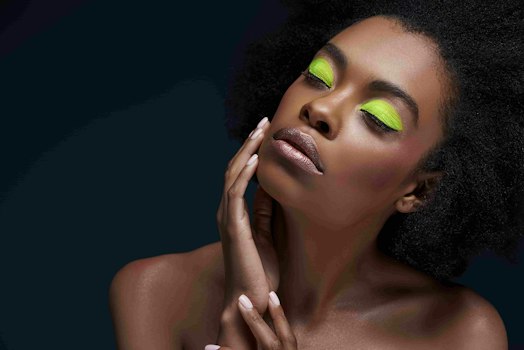 Consejos para usar maquillaje neón
