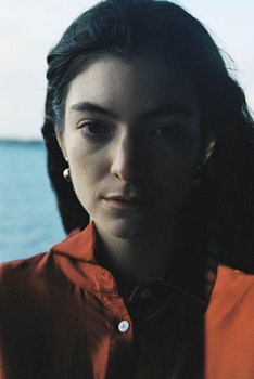 El nuevo sencillo de Lorde, "Stoned At The Nail Salon"