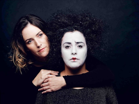 Un payaso y una orquesta: Alondra de la Parra y Gabriela Muñoz