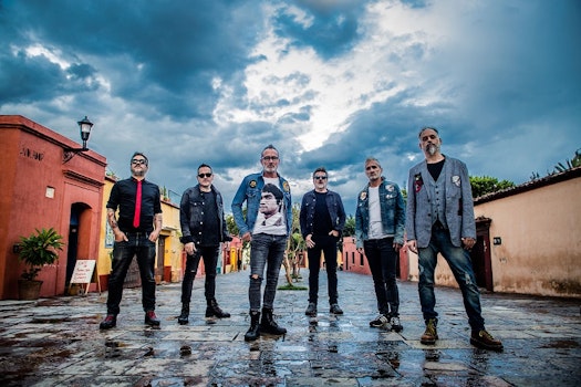 Los Pericos a punto de volar hacia el Pepsi Center