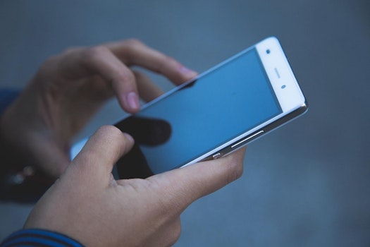 ¿Enganchado al smartphone? Sencillos pasos para usarlo menos
