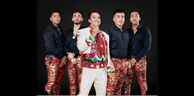 Juan Gabriel lanza “Mía Un Año”