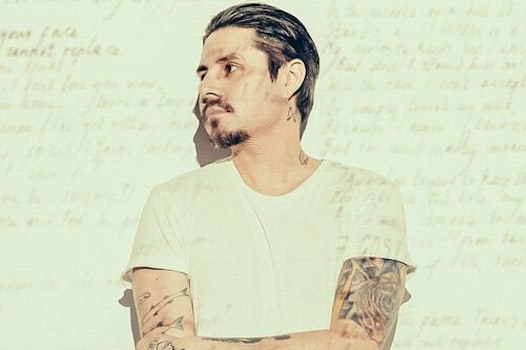Hoy se pone de luto la música, Ryan Karazija, líder de Low Roar, fallece con 40 años