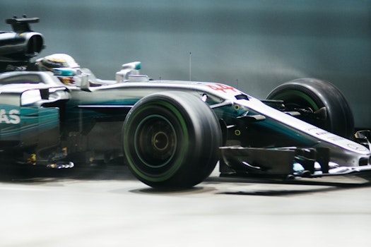La rivalidad entre Hamilton y Russell: El enemigo está en casa