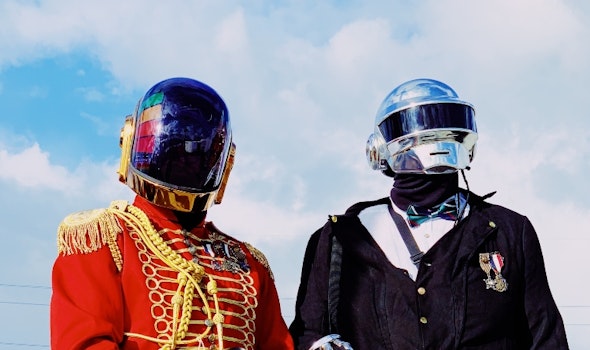 “19°2557.5'N, 99°0759.3'W” ¿El posible regreso de Daft Punk?