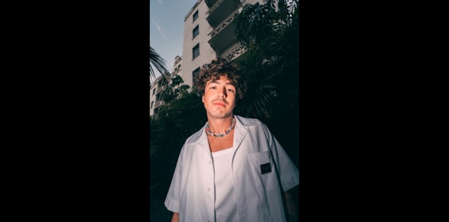 Surf Mesa lanza su nuevo sencillo, "Manzanita"