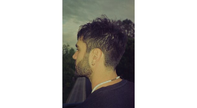 Bruno Moya lanza el tema "Algo raro"