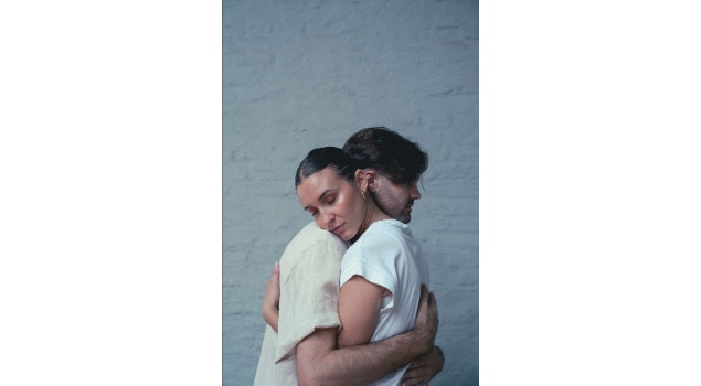 Sofia Macchi estrena video de "Herida" ft. Benjamin Walker
