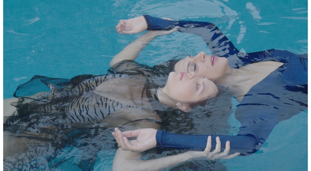 Zemmoa e Ilse Hendrix presentan "Pausa", una canción que encuentra en la serenidad una nueva forma de celebrar la vida